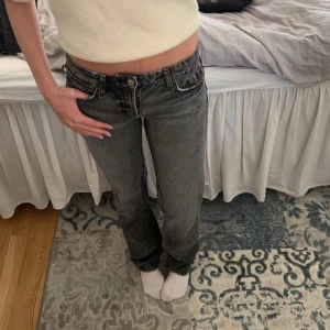 Jeans - Säljer dessa jeans från zara som är i gott skick🩷