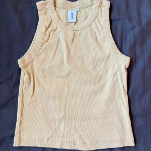 Topp från junkyard🤍 - Superfin topp💫 Använd ganska mycket Tvättas innan🫧