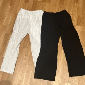 Linne byxor i svart och vit. - Aldrig använda, i super bra skick.