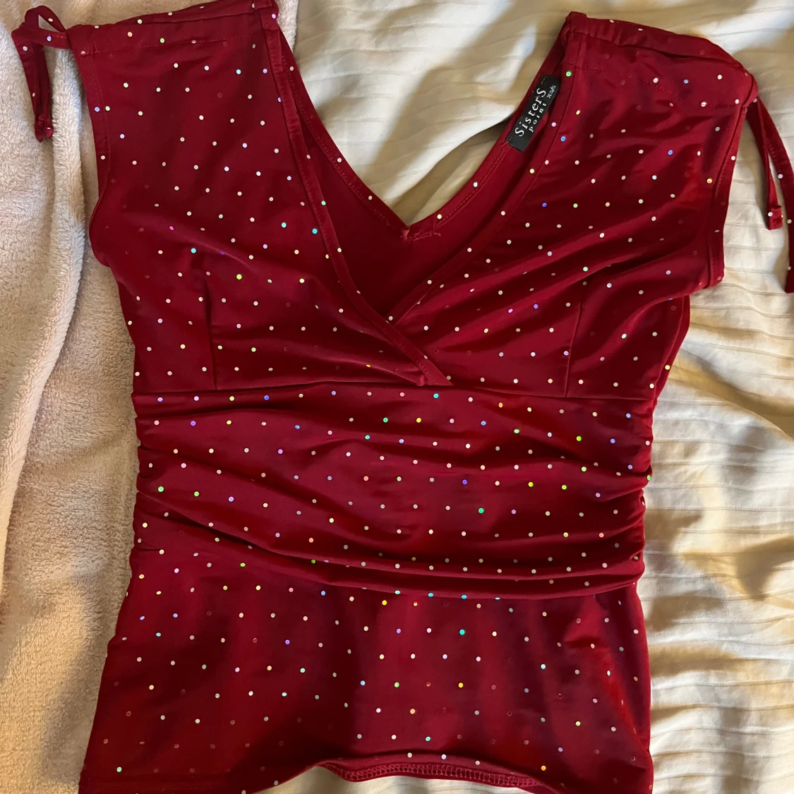 Glittrig röd topp - 91