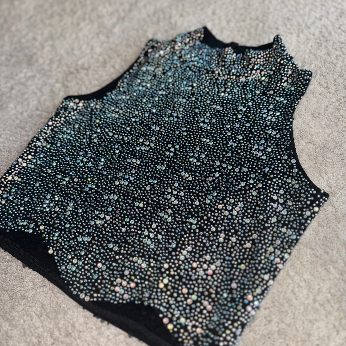 Croptop med strasstenar  - 90