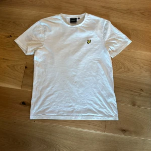 Lyle & Scott T-shirt - Gott skick