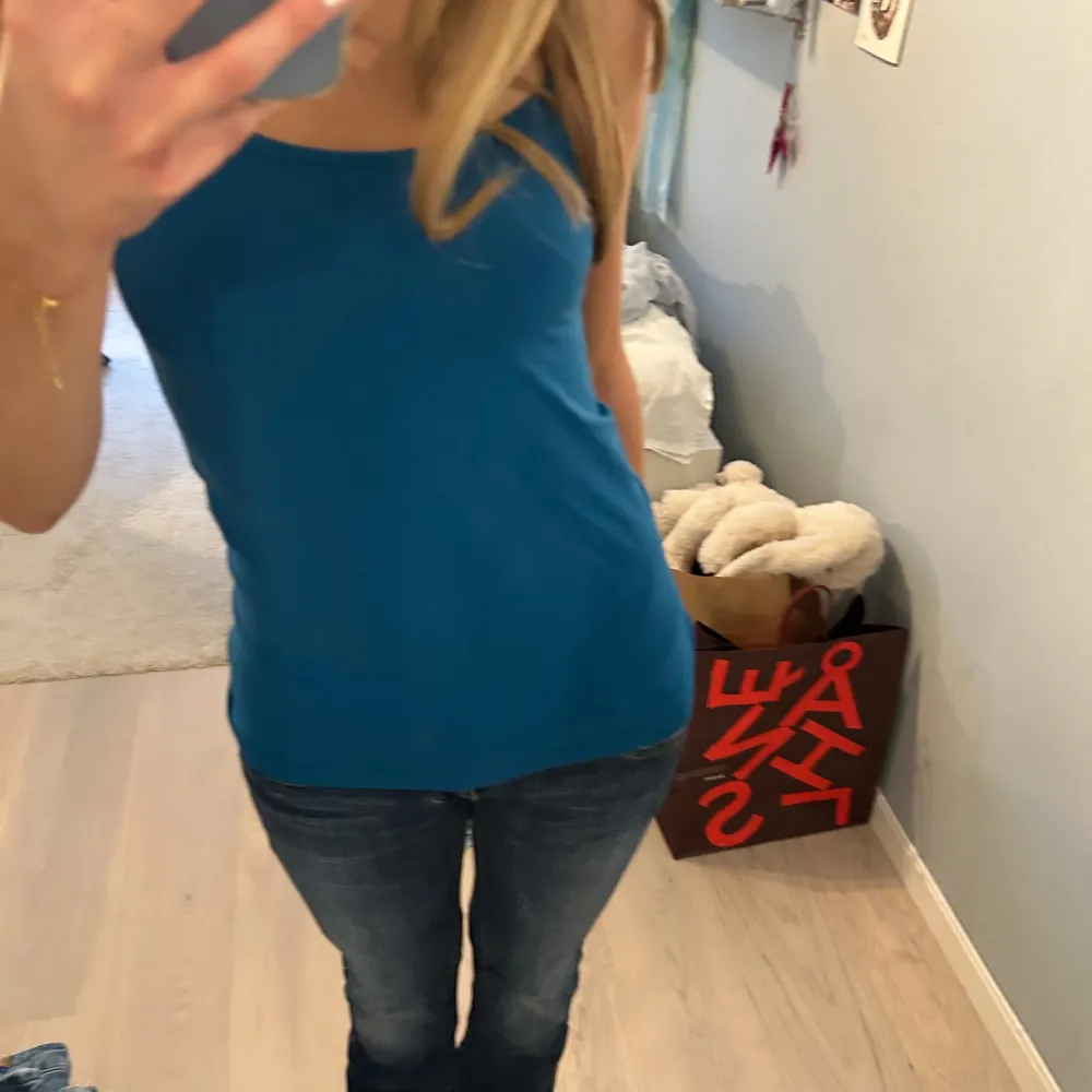 JĂ€ttefint turkost linneđ©” stretchigt och inga defekter. AnvĂ€ndt fĂ„tal gĂ„ngerđâșïž. YlĂ€osat.