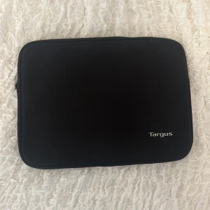 Datorfodral  - Datorfodral till skolan i svart❤️