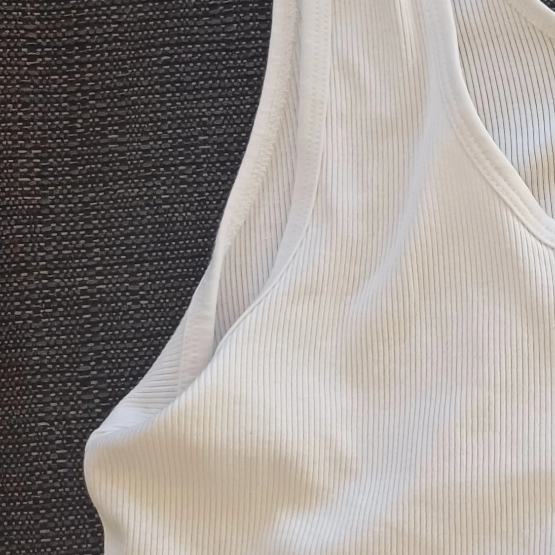 Vit ribbad linnetopp från Bik Bok - 91