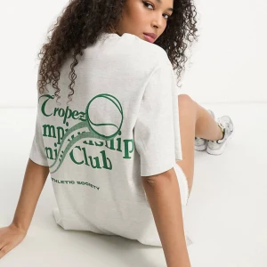 Oversize t-shirt | ASOS DESIGN 💚 - Oversize t-shirt med tennisklubb tryck. Skiitsnygg och passar med allting nästan. Kommer dessvärre inte till användning längre 🤍