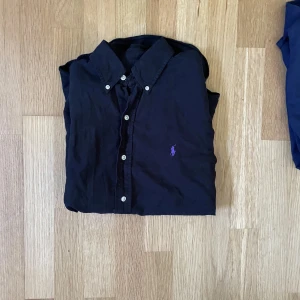 Ralph Lauren skjorta - Ralph lauren skjorta i storlek S. Riktigt bra skick, nypris 1650kr. Hör av er vid frågor.