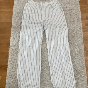 Linnebyxor - Randiga linnebyxor från lindex i bra skick💕