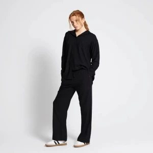 Linnebyxor svarta - Svarta linnebyxor från lager 157 i storlek xs men skulle säga att de passar xs-s! Original pris 180kr, pris kan diskuteras!