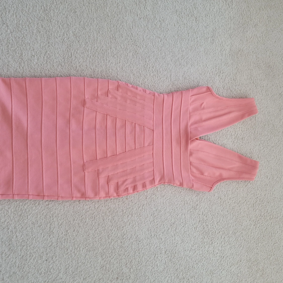 Rosa tight klänning från Misol