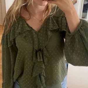 Zara blus  - storlek xs ❤️ använd fåtal gånger, väldigt bra skick 