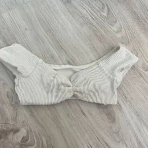 Hm bikini topp - Jätte fin vit bikini topp från hm oanvänd 