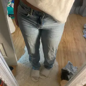 Jeans från gina tricot i modellen straight💞💞 säljs då de inte kommer till andvändning☺️