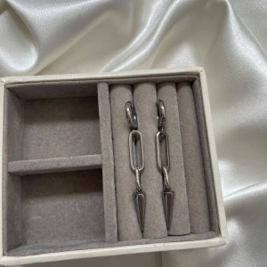 Iris earrings  - 39kr per par 