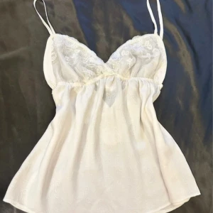 Linne - Super sött linne! Nytt skick. Köparen står för frakten 