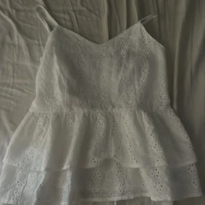 Blus Zara - Säljer denna jätte fina blusen från ZARA storlek S💞💞