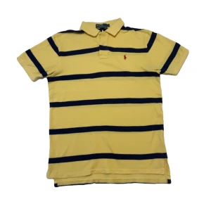 Vintage Ralph Lauren polo  - Säljer en fin vintage Ralph Lauren polo i storlek L. Den är i mycket fint skick utan defekter, priset kan diskuteras.