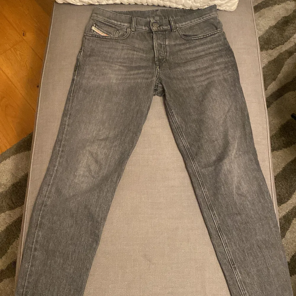 Säljer dessa Diesel jeans då dom inte kommer till användning Har du några frågor är det bara att höra av dig. Jeans & Byxor.