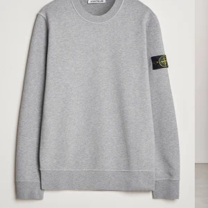 Stone island grå hoodie  - Har haft den ett litet tag men den passar inte längre tar ändast byte eller bra pris 