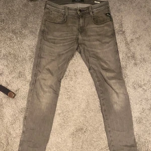 Replay jeans - Replay anbass i storlek 28, bra skick