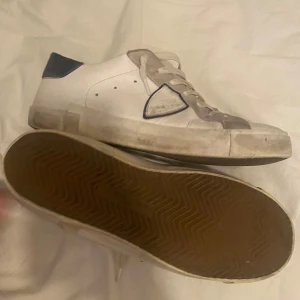 Philippe model  - säljer mina Philippe models då jag ej använder dom längre. Dom har ej gått upp så att de syns mycket. Lite smutsiga men kan försöka tvätta dom ifall nån är intresserad.