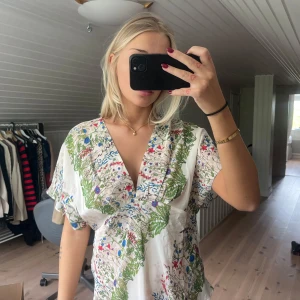 Maje blus - Så fin maje blus! Utmärkt skick, storlek 2, sitter som en S men passar större och mindre! 