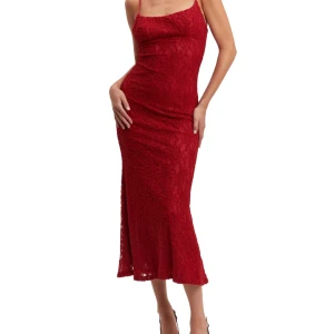 Röd spetskläning från Bardot  - Helt ny superfin kläng som är ifrån Bardot. 