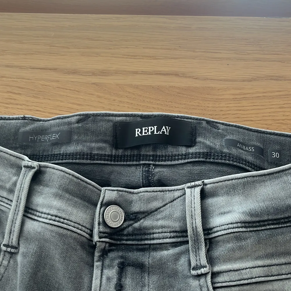 Replay jeans hyper flex Waist: 30 Length: 30 Knappt använda. Jeans & Byxor.