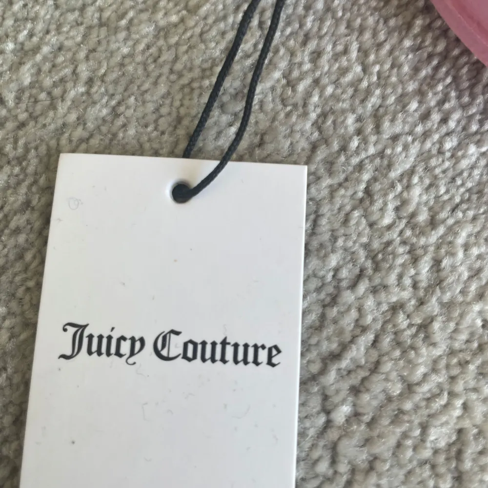 helt nya Juicy Couture tofflor!!🩷i storlek 38🩷,därav priset. Skor.