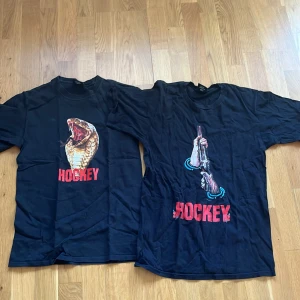 Hockey skateboard t-shirts  - Två stycken hockey skateboards tröjor i bra kvalite, man kan antingen köpa 1 tröja för 175 eller båda för 300