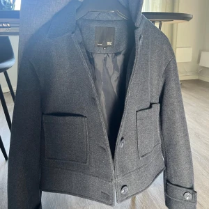 Marinblå kappa - Säljer mig kappa från Lager 157 som ja köpte förra året, använd 2 gånger🖤