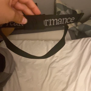 Peakperformenc - Bälte  snyggt har gott up lite så de är lite svårt att sätta på