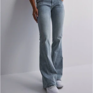 New religion jeans - Helt nya, endast testade men köpte tyvärr en storlek för stor. Storlek 28, köptes för 1300kr säljer för 800k.