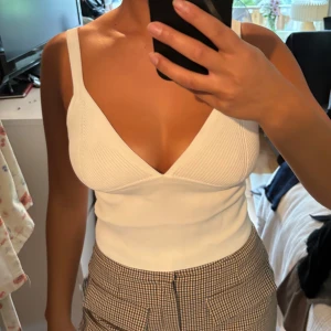 Zara topp - Superfin topp från zara. Storlek s, men passar xs-m 