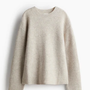 Hm tröja - Jätte fin tröja som jag tyvärr inye använder längre💞