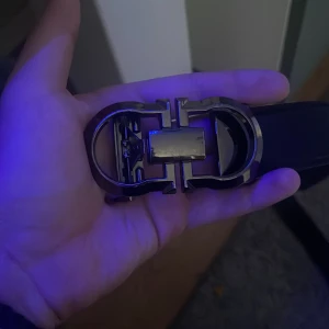 Feregamo bälte - Bältet e lite använda 125cm har byt själva bältet för de andra gick sönder men de ser bra ut 