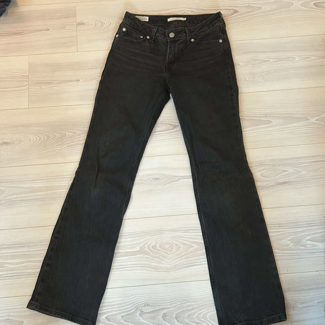 Svarta Levis jeans