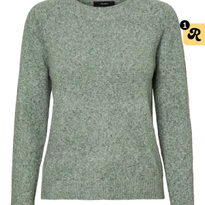 Stickad tröja  - Super fin och skön stickad tröja från vero Moda, tröjan är använd men ser ut som ny 🤗 kontakta mig för flera bilder 💕