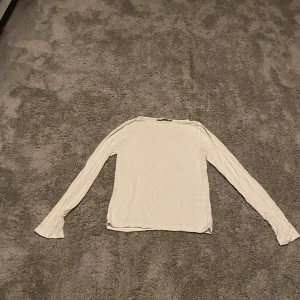 Långärmad tröja - Storlek: 140  Jätte fin!