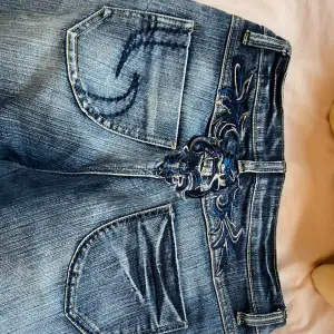 Lågmidjade y2k jeans med trampstamp💋 Osäker på om jag vill sälja så säljer endast för 600 minst🩷