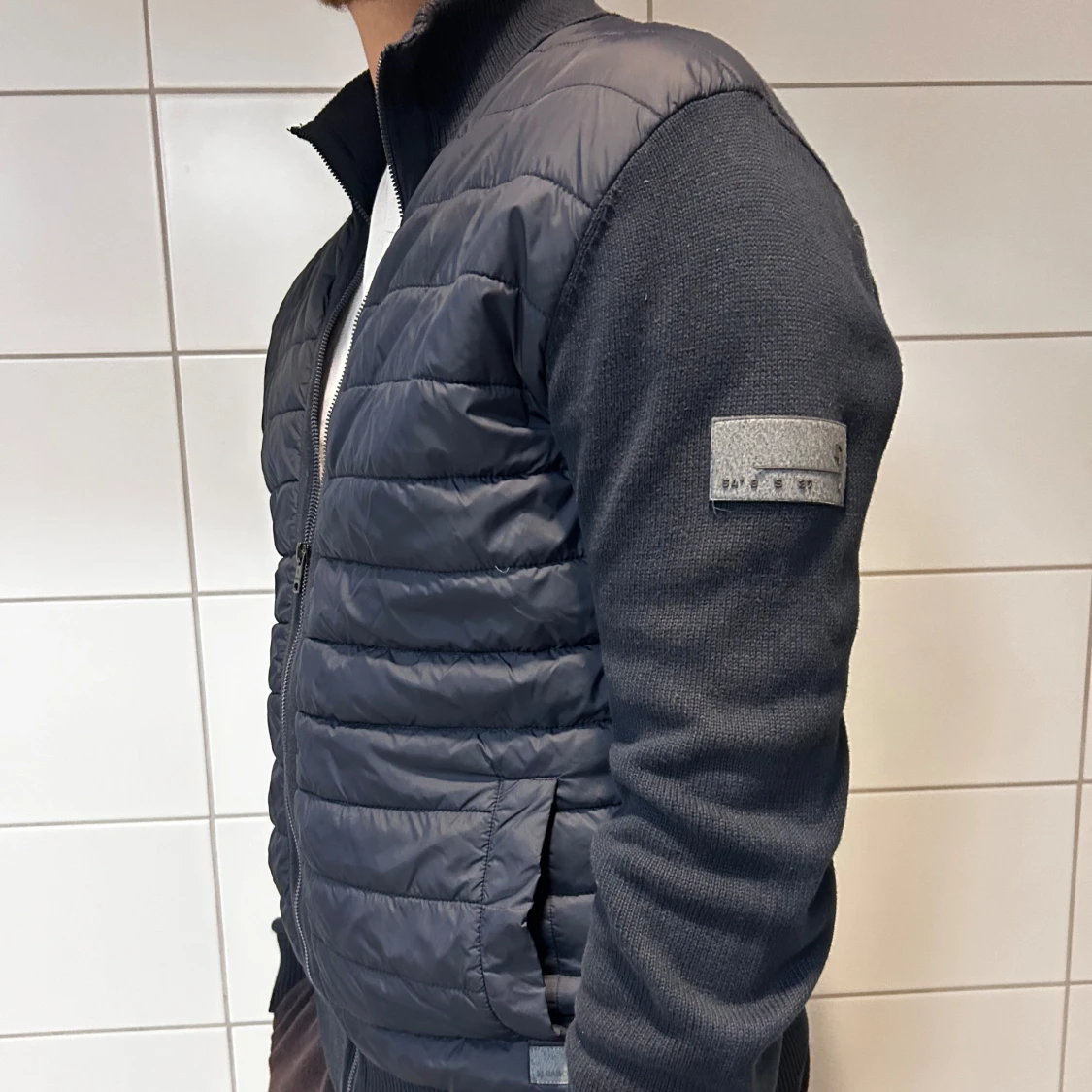 Mörkblå quiltad jacka - 90