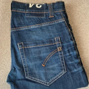 Dondup George jeans - Säljer dessa tvär sköna jeansen från dondup i modellen Lucky💯storlek 34 skick 10/10👍kp för minsta lilla fundering👍