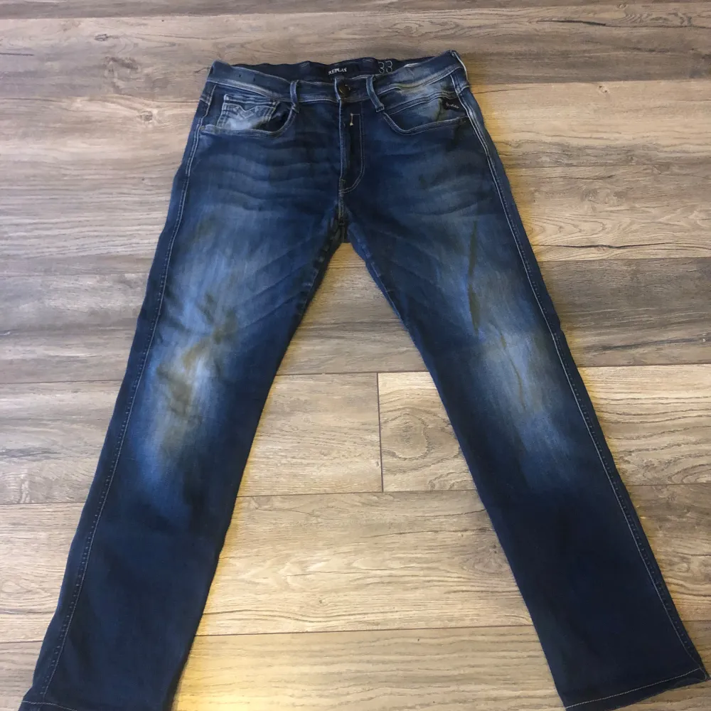 Bra skick storlek finns på bilden slim. Fina Jeans. Inte mina egna jeans så vet inte exakt hur de sitter ni får gå efter storleken på bilden. 👍. Jeans & Byxor.