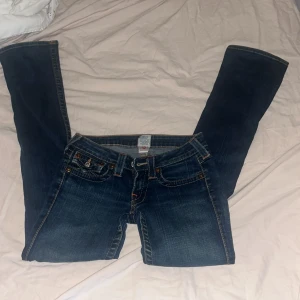 True religion jeans  - Jätte fina true religion jeans som är köpte i usa original pris är 2600 kr ❤️, skriv för fler bilder eller frågor ❤️pris kan diskuteras 