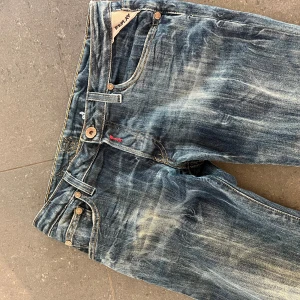 Peplay jeans lågmidjade - Säljer nu mina fina lågmidjade jeans från reglat, storlek 29x30 men passar mig som normalt bär S💕