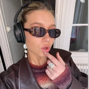 Corlin solglasögon - Jättefina och i nytt skick, säljer då jag har för två. Nypris 1299kr