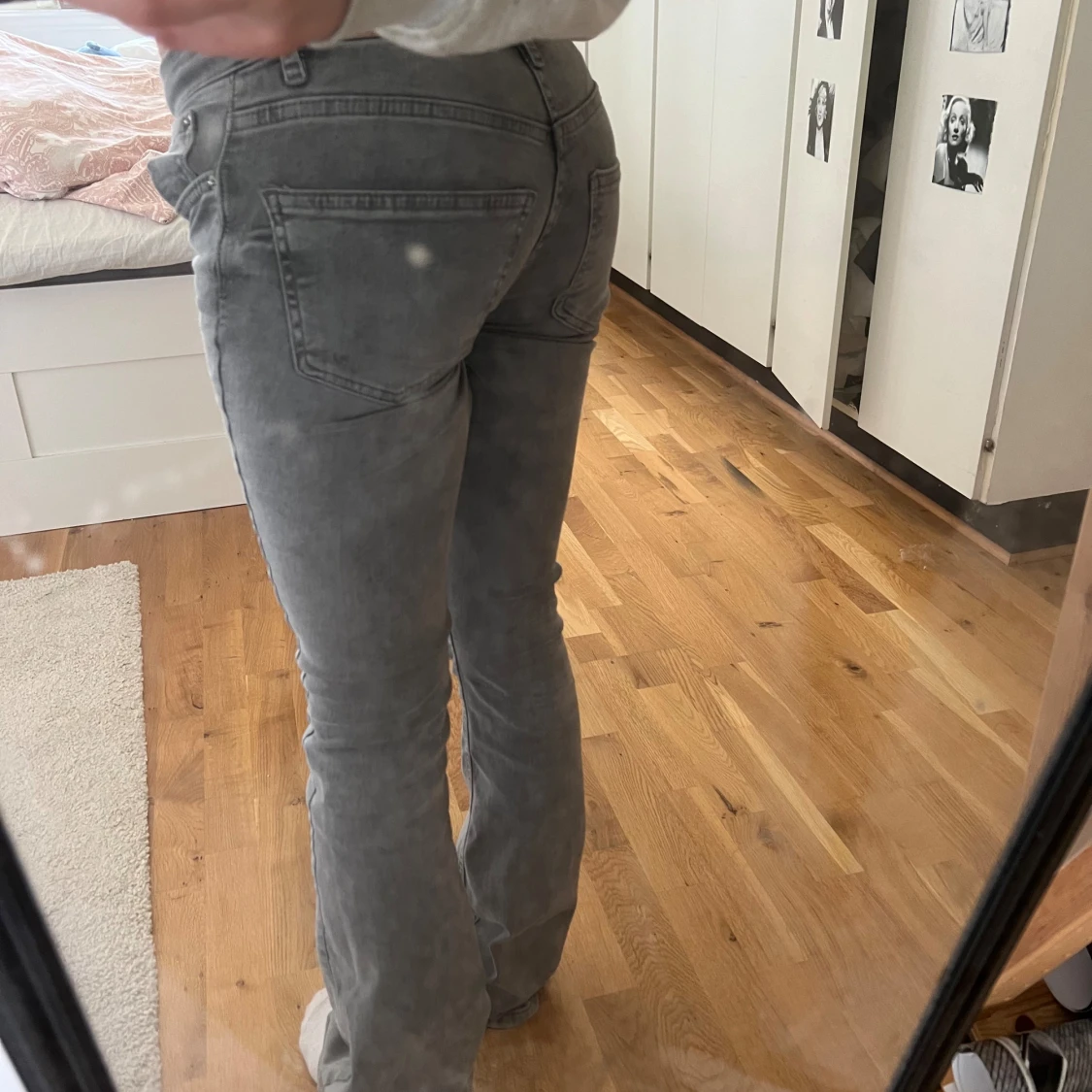 Gråa jeans från gina - 91