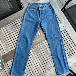 Levis 501 i nyskick 5/5 Storlek W25 och L30 Säljes för 600:-