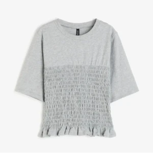 Hm tröja  - Endast använd 2-3 gånger jätte bra skick 💓 helt slutsåld 