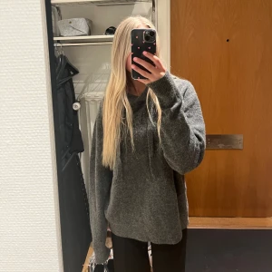 Stickad tröja - Säljer denna stickade tröja från LeGer☺️ Aldrig använd!